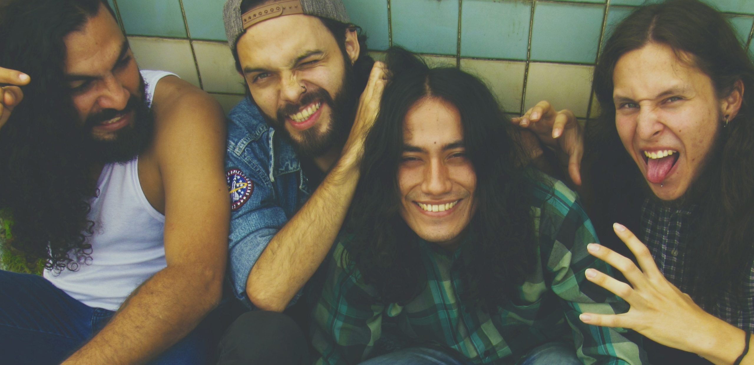 Amnesia Patria – Barricada